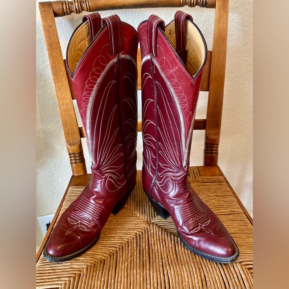 Women’s vintage cranberry/Red Leather embroidered Tony Lama Cowboy Boots
